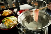 ＜セット内容＞
・ひだ結旨豚
・あしらい
・しゃぶしゃぶダレ2種（ごまダレ・ポン酢）