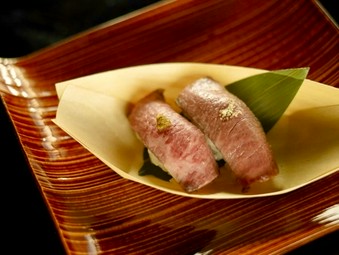 一貫に詰め込まれたこだわり『A5飛騨牛握り』