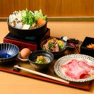 多数の個室・半個室を有するくつろぎの空間と、群馬県の魅力満載のメニューで、草津旅行気分を気軽に味わえるお店。都内に居ながら一味違った気分を楽しめるため、ちょっと贅沢をしたい日にもオススメです。