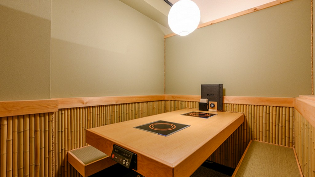 多数の個室・半個室完備。2つのフロアでさまざまなシーンに対応