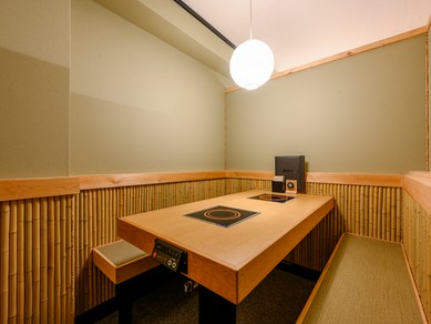 多数の個室・半個室完備。2つのフロアでさまざまなシーンに対応