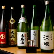 日本酒は数ある群馬県産の名酒から、特に味わうべき5銘柄をセレクト。その時期ごとにオススメのボトルを取り揃えており、季節の料理とのペアリングを楽しめます。