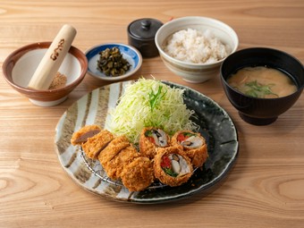 旬の野菜とサクサクカツの贅沢な組み合わせ『野菜の湯葉巻きかつとヒレかつ』