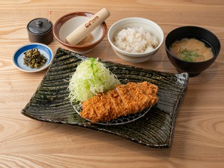 日本各地から厳選した豚肉。素材の良さを最大限に活かして調理
