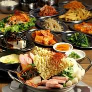 当店の大人気メニューを楽しめるコース。ボリュームも大満足の内容となっております。飲み放題も2時間ついておりますのでお食事にもちょっとした仲間内のご宴会や女子会などにも最適のコースとなっています。