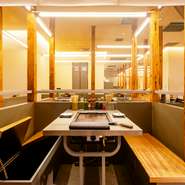 小学生以下の子どもにうれしい特典が充実。未就学児はソフトドリンク無料、小学生まではおもちゃのプレゼントもあり、家族で楽しいひとときをお過ごしいただけます。