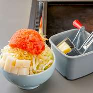 一番人気の『明太子もちもんじゃ』は、鶏がら・魚介・香味野菜に生クリームを加えただしが決め手。明太子の辛みがまろやかになり、子どもでも食べやすい味わいです。モッツアレラチーズのトッピングもオススメ。
