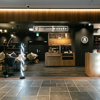 たくさんのおいしいがつまった、オシャレなカフェラウンジ
