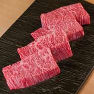 独自ルートで仕入れる和牛ハラミはジューシーで旨味をたっぷりと味わえます。