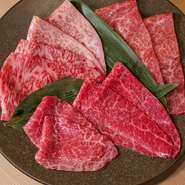 厳選された5種類のお肉を特製の5種のタレで堪能いただけます。田村牛を中心にこだわりの黒毛和牛をご用意しております。