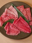 厳選された5種類のお肉を特製の5種のタレで堪能いただけます。田村牛を中心にこだわりの黒毛和牛をご用意しております。