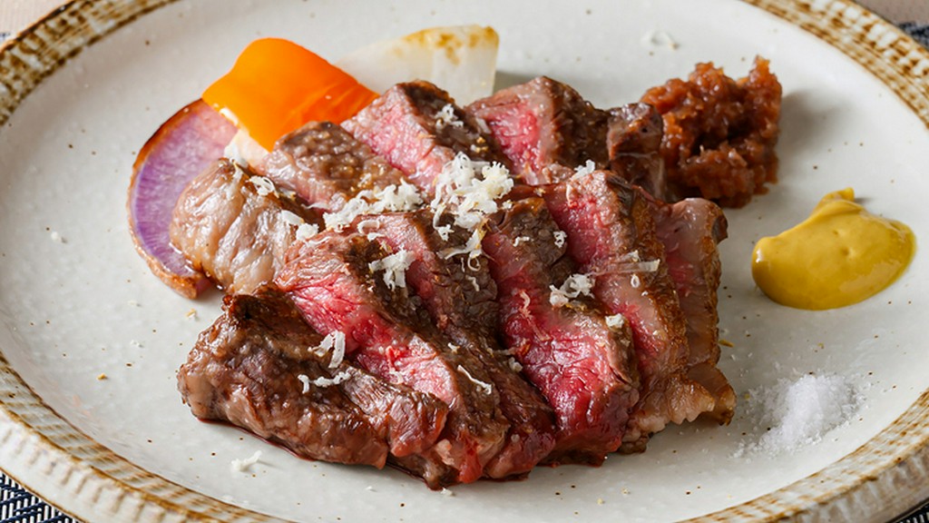 信頼できる仲卸業者から仕入れる、常に良い状態のランプ肉を使用『国産牛ランプ肉のグリルステーキ』