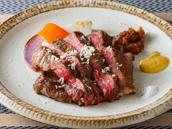 信頼できる仲卸業者から仕入れる、常に良い状態のランプ肉を使用『国産牛ランプ肉のグリルステーキ』