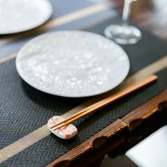 全10席。幅広いシチュエーションで足を運べる一軒