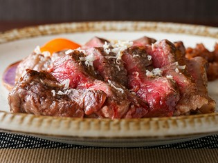 信頼のおける仲卸業者から得られた、質の良い牛肉を丁寧に調理