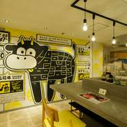 店内には、肉の部位の説明がポップに描かれています。店のコンセプトは、「お肉を存分に楽しめるミートパーク」ということもあり、見て食べて楽しめる肉のテーマパークです。