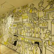 店は地下一階。その地下への階段部分から店内の壁まで、ポップなイラストで埋め尽くされています。イラストは、金沢や能登を表現。金沢の中心地にあるこの店で、能登を代表する能登牛料理を堪能できます。