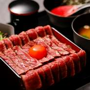 お肉をお腹いっぱい楽しんで欲しい！そんな思いから生まれたのりちゃん名物料理！厳選された国産牛の柔らかな部位を炭火で焼き上げました。
