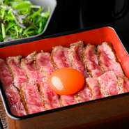 最高級の能登牛を最上級の焼き方で仕上げることにより、能登牛の良さを120%まで引き出した【のりちゃん】自慢の一品。甘みと香りのある脂を炭火で仕上げるので、より深みのある味が楽しめます。