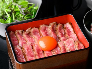 【のりちゃん】一番人気。最高級の能登牛を最上級の焼き方で『能登牛プレミアム炭火焼ステーキ重』