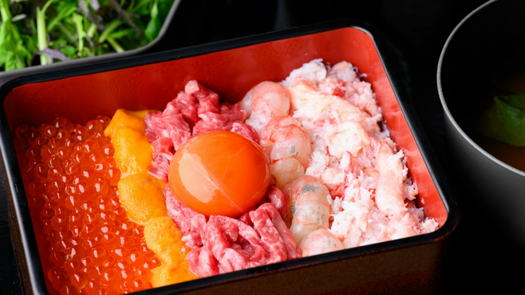 新鮮な海鮮と能登牛プレミアムの上質な脂がベストマッチ『能登牛プレミアム肉重海鮮玉手箱』