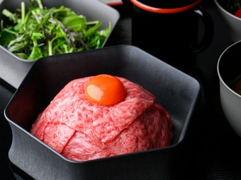 オーナーが1年という時間をかけ、試行錯誤の上に完成した究極の一品『能登牛プレミアム ひつまぶし』