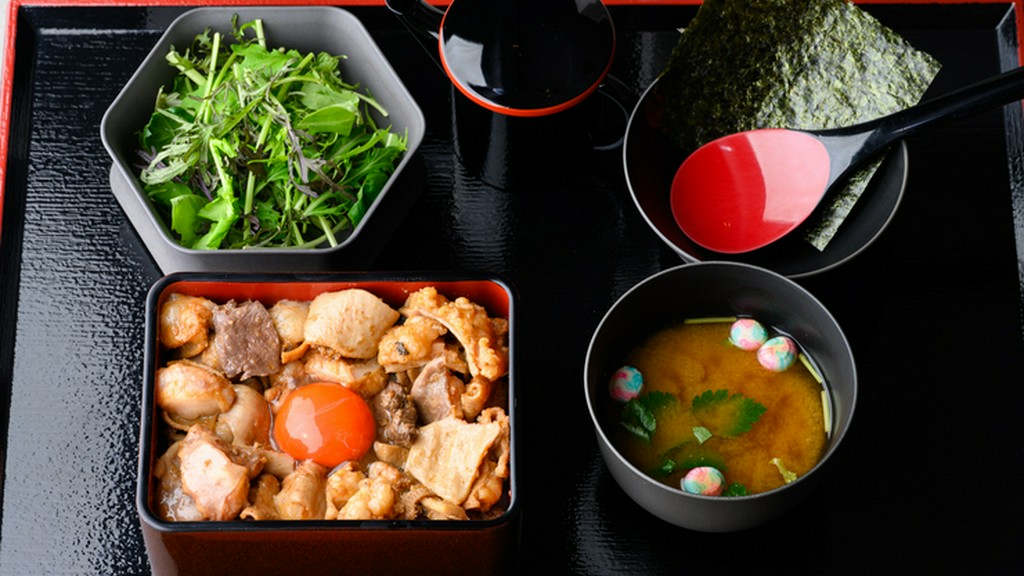 希少な能登牛ホルモン使用。炭火香る『能登牛ホルモン重』