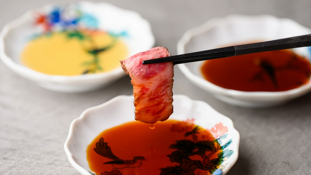 こだわり抜いた究極の、3種類の肉だれと5つのトッピング