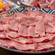 味も演出も華やかな、特別感のあるメニューが多数。気心しれた友人との食事・女子会にも好評なお店。ドリンクも充実している点も魅力的。手頃ながらもちょっとリッチな焼肉女子会を楽しめます。