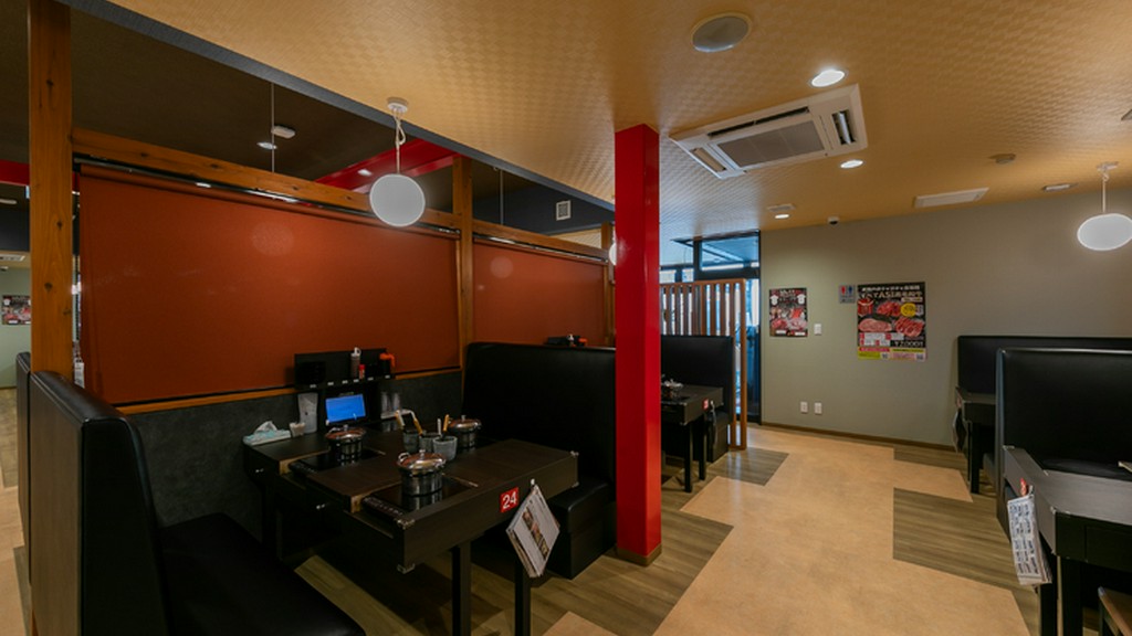 温かい鍋の湯気とともに、和やかさと親密さを引き出してくれる