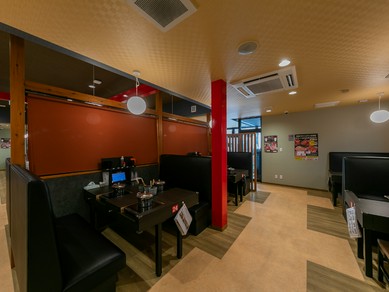 温かい鍋の湯気とともに、和やかさと親密さを引き出してくれる