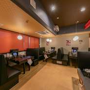 宴会には「90分時間内無制限おかわり自由コース」がオススメです。さらに、「ドリンクおかわり自由」を追加することもできます。気の置けない仲間と一緒に、笑い声が絶えない時間を過ごしませんか？