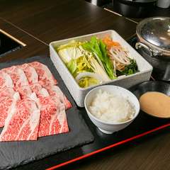 ヘルシーながらも、くちどけの良さと満足感のある『オリーブ牛肩ロースしゃぶセット』