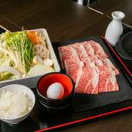 すき焼きにすることで肉の旨みがさらに際立ち、割り下との絶妙なバランスで食欲をそそられます。濃厚な卵に絡めて食べることで、とろけるような食感と深いコクも堪能。
シングル…2,880円
ダブル…4,680円