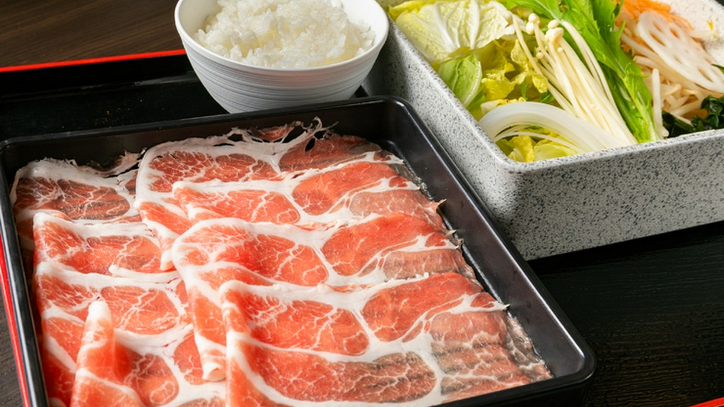 豚肉の中でも特にジューシーで風味豊かな肩ロースを使用した『豚肩ロースしゃぶしゃぶ』