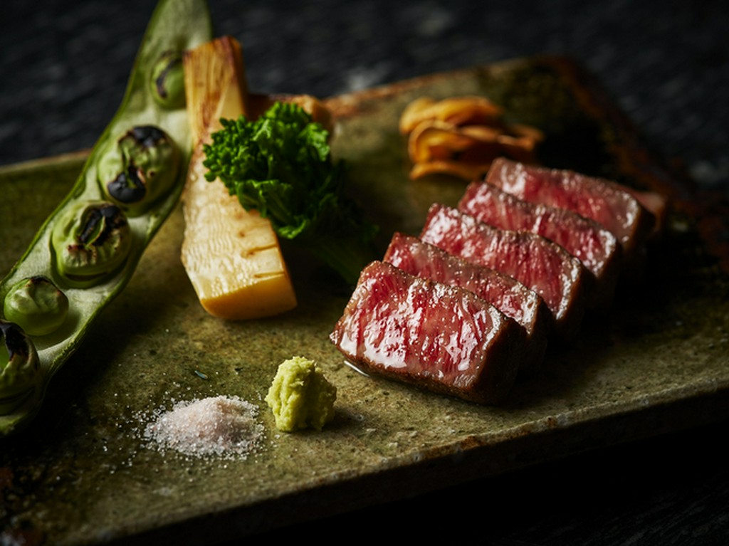 二十四節気をテーマに食材を吟味し、季節感あふれる料理を披露