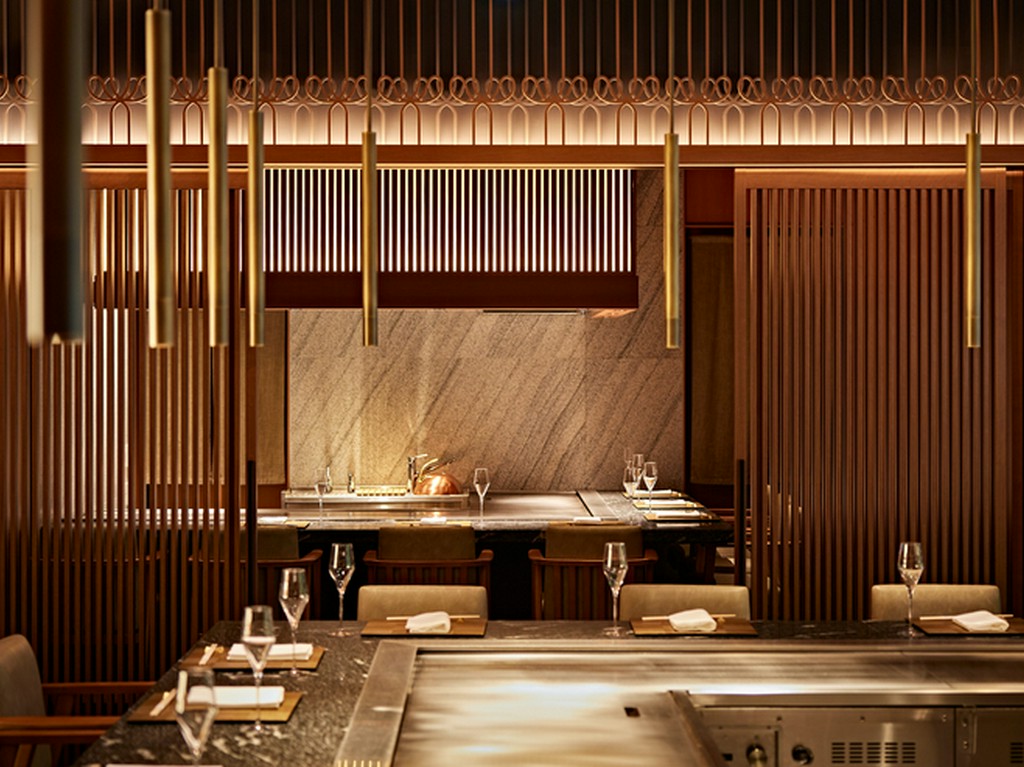 接待や会食、ご家族での食事会などに理想的な個室空間を設え