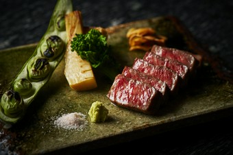 記憶に焼き付く味！肉を食べる喜びにひたれる『和牛のステーキ』