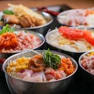 素材へのこだわりが深く、特に新鮮なタコや日南もち豚への買い付けには力を注ぎます。素材の持ち味を活かすよう、だしやほかの食材とのバランスにも配慮。一口食べればその旨みがしっかりと感じられます。