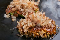 一度食べたらやみつきになると評判の逸品『清十郎スペシャルお好み焼き』