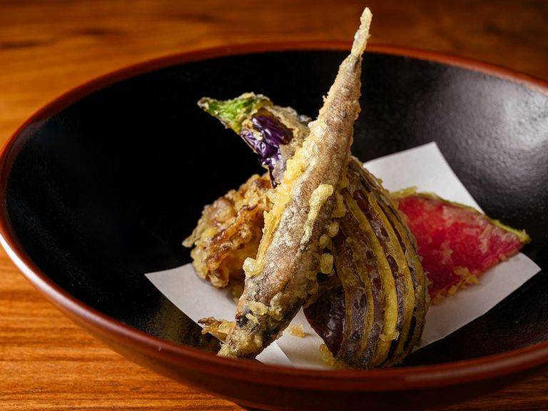 お酒と共に味わいたい、日替わりの『天ぷら盛合わせ』