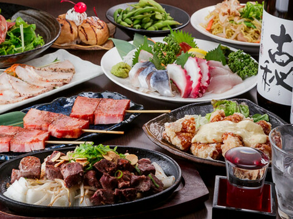 産地直送の新鮮活魚や、牛・豚・鶏・ラムなど自慢の肉料理