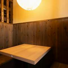 デートや一人での利用可能な席も用意