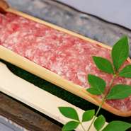羊肉店の本気のラム生つみれは数量限定!不動の大人気メニューです／完全にラム肉のみのお味をお楽しみいただきます／ラムしゃぶでは、ちょっとラム感が物足りないという方は、絶対にオススメです!