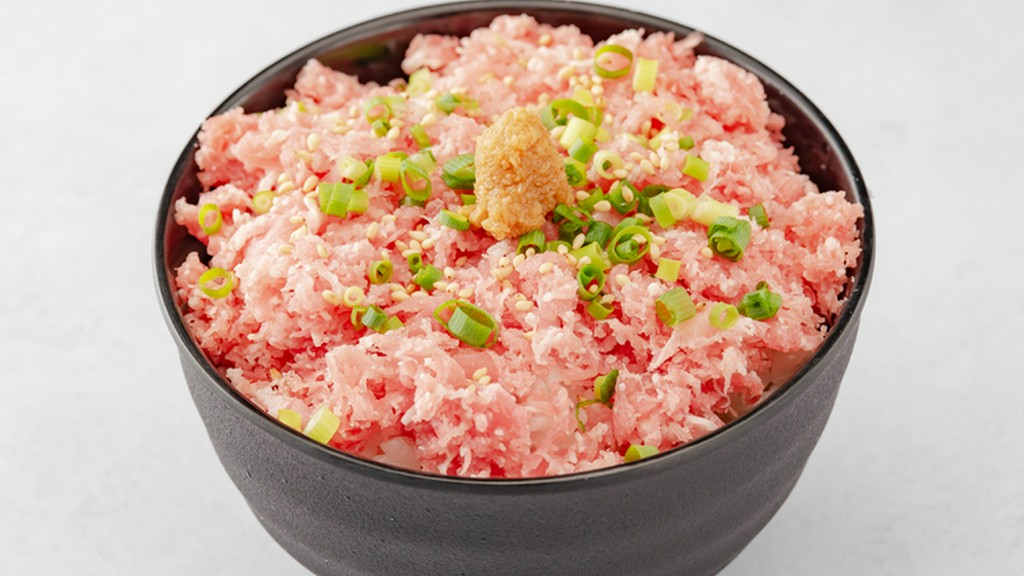 渾身の「ラムとろ丼」2層仕立て　北海道産山わさび醤油添え