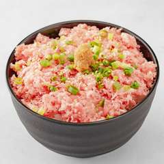 渾身の「ラムとろ丼」2層仕立て　北海道産山わさび醤油添え