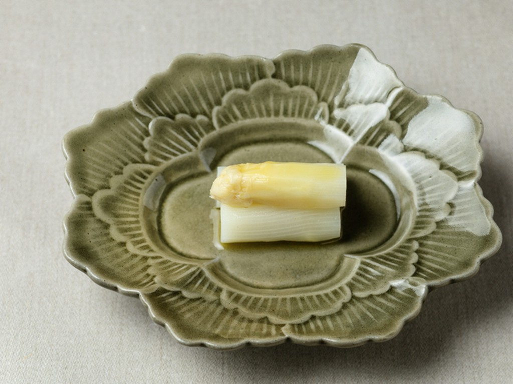 『ホワイトアスパラガスのおひたし』