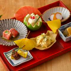 全国のおいしい旬食材を揃え、伝統＆新趣向の本格和食を披露