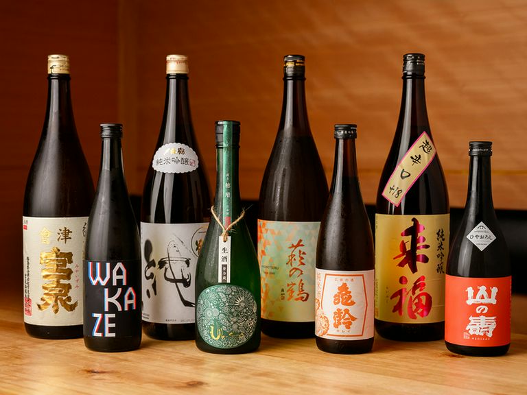 女将が吟味した日本各地の地酒が充実し、隠し酒の楽しみも！