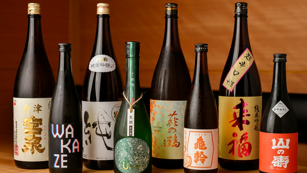 女将が吟味した日本各地の地酒が充実し、隠し酒の楽しみも！